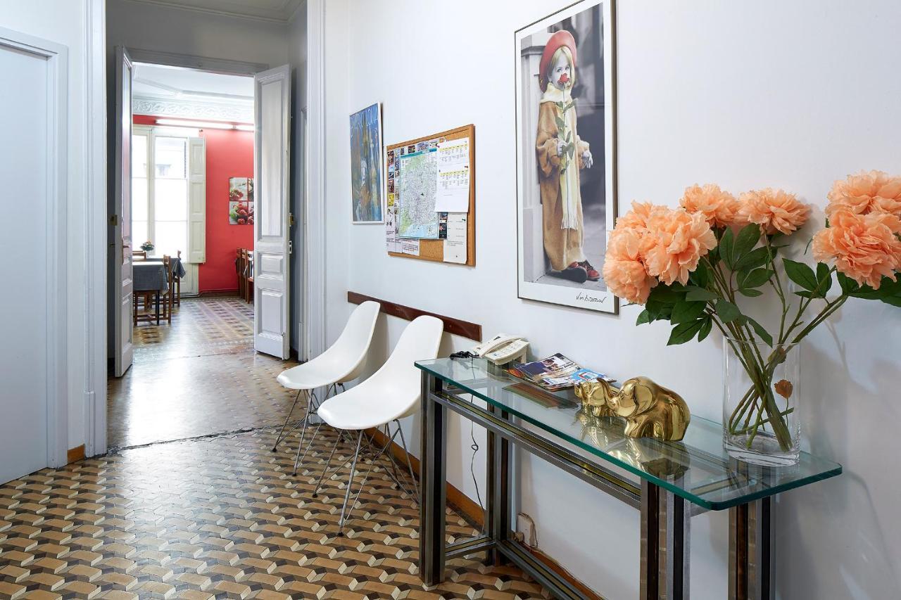 B&B Estudiantes Balmes Barcelona Exterior foto