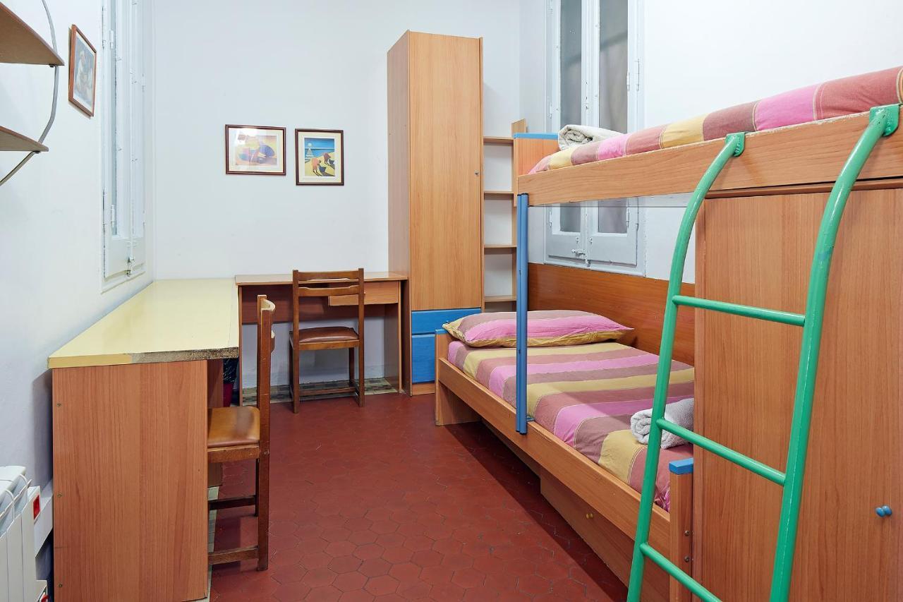 B&B Estudiantes Balmes Barcelona Exterior foto